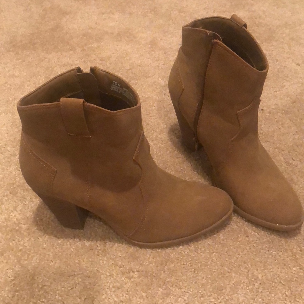 Women’s short boots
